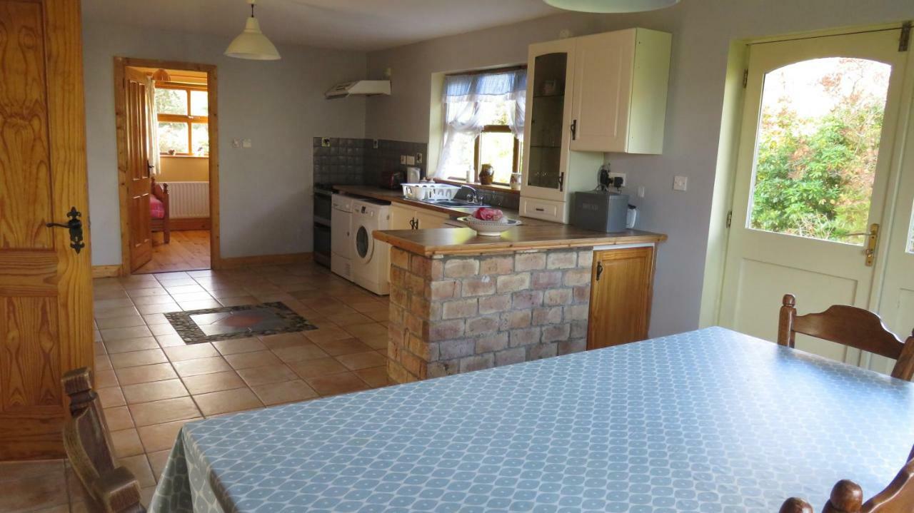 Heatherhill Farm Cottage In Letterfrack Beside Connemara National Park Экстерьер фото